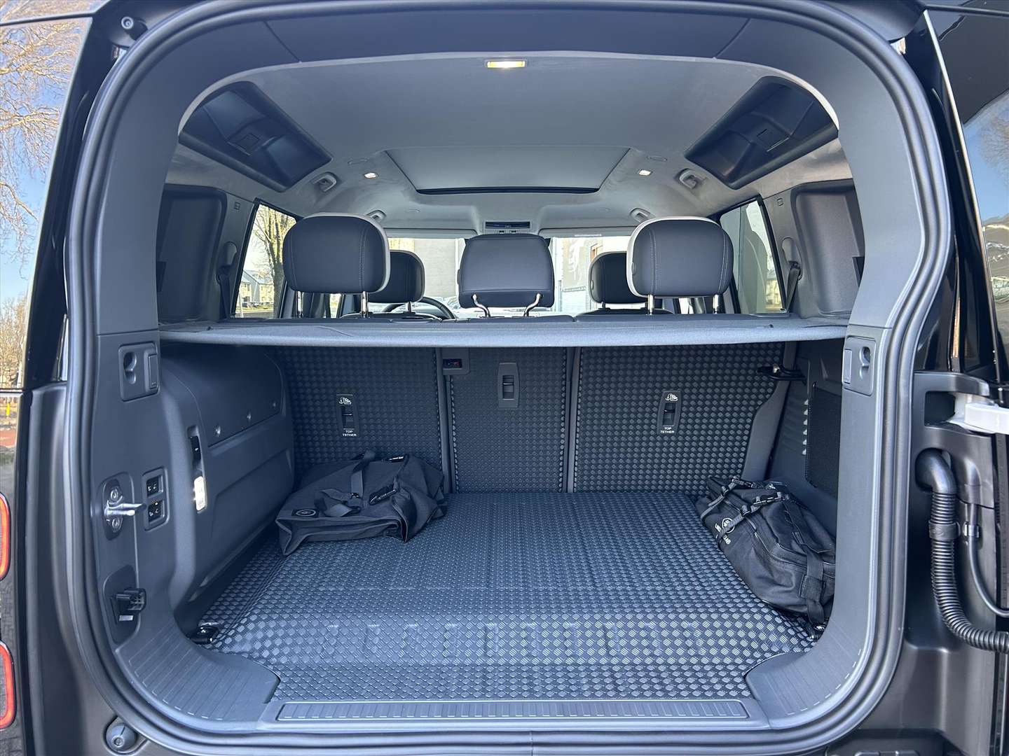 Land Rover Defender X-Dynamic HSE P300e PHEV AWD - 2026 - Joinsteer - #42