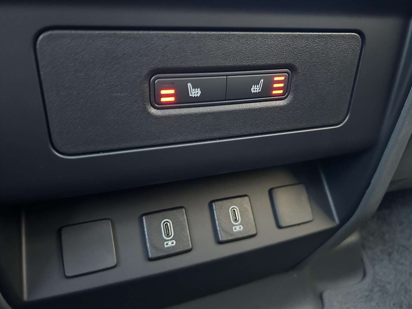 Land Rover Defender X-Dynamic HSE P300e PHEV AWD - 2026 - Joinsteer - #45