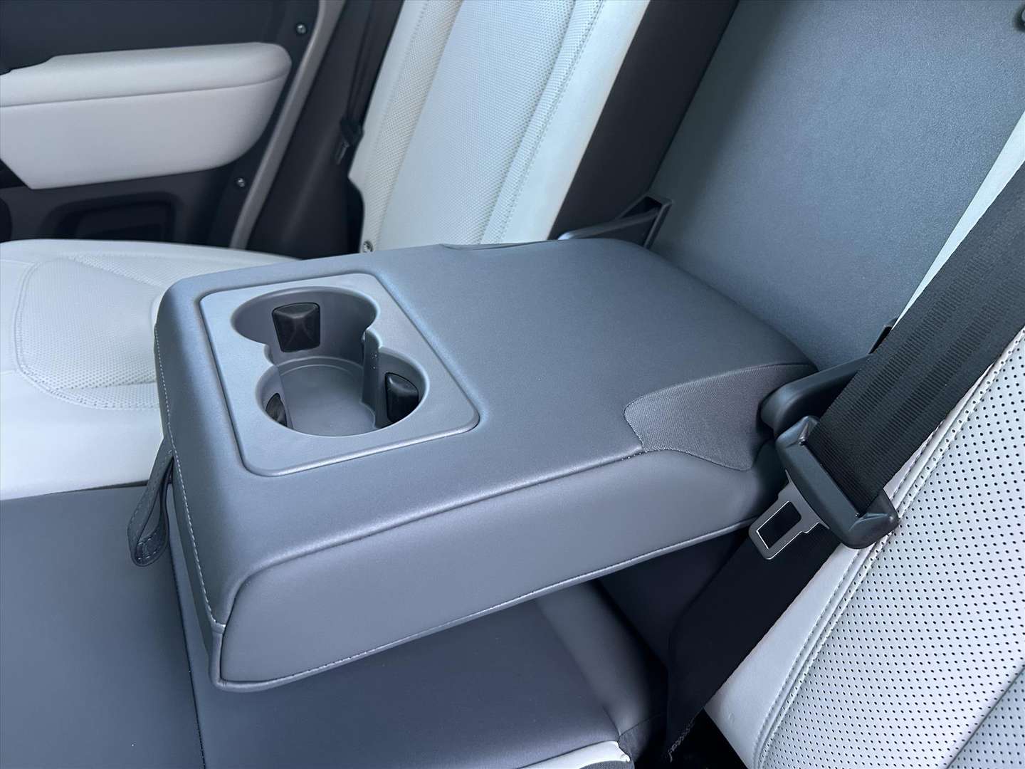 Land Rover Defender X-Dynamic HSE P300e PHEV AWD - 2026 - Joinsteer - #47