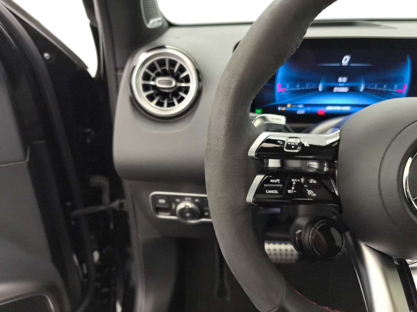 Mercedes GLB 35 35 Premium Plus - 2024 - Joinsteer - #18