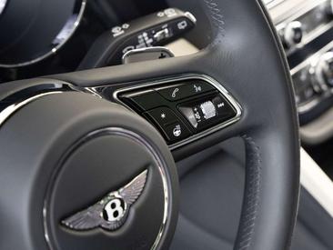 Bentley Bentayga Mulliner — photo 12