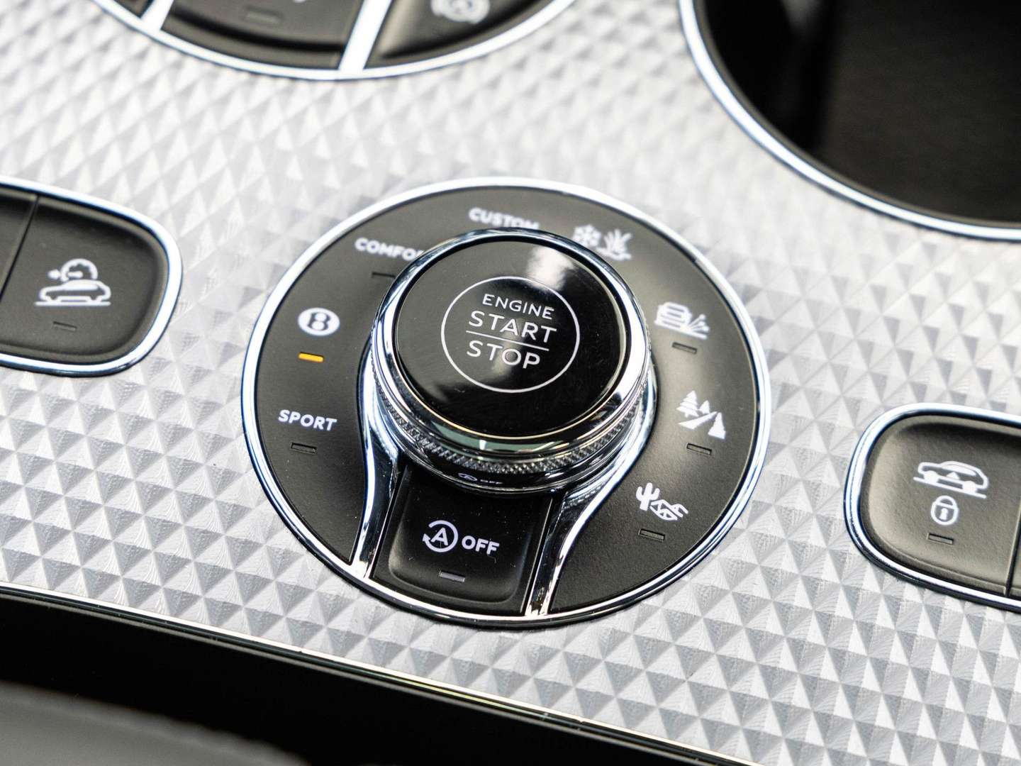 Bentley Bentayga Mulliner - 2025 - Joinsteer - #19