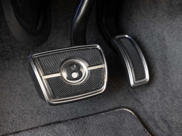 Bentley Bentayga Mulliner — photo 23