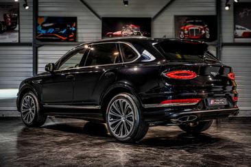 Bentley Bentayga V8 Azure — photo 3