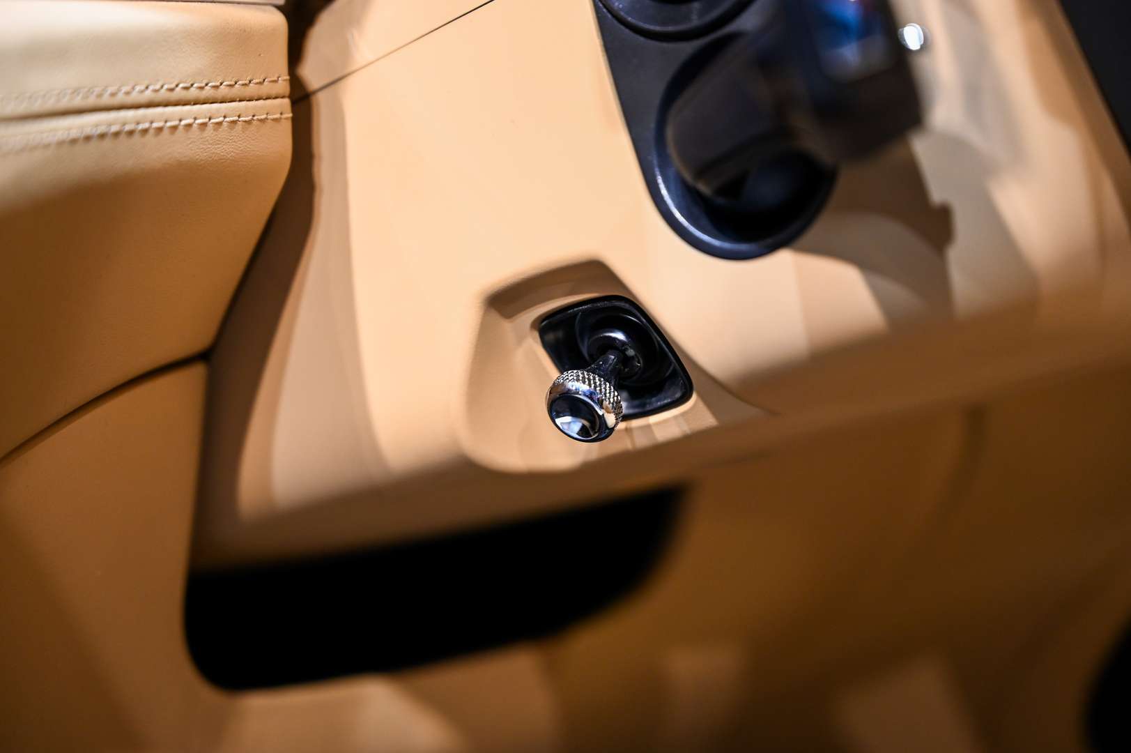 Bentley Bentayga V8 Azure - 2024 - Joinsteer - #12