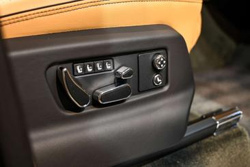 Bentley Bentayga V8 Azure — photo 23