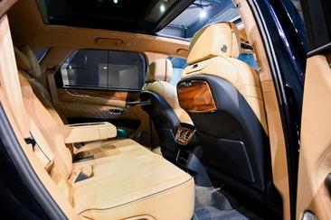 Bentley Bentayga V8 Azure — photo 28