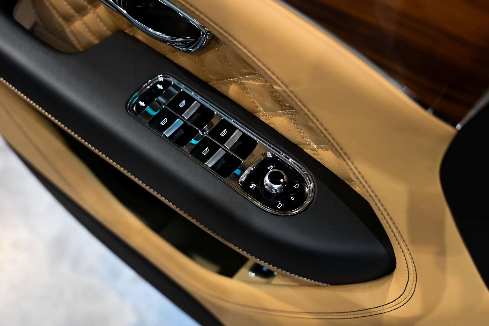 Bentley Bentayga V8 Azure - 2024 - Joinsteer - #33