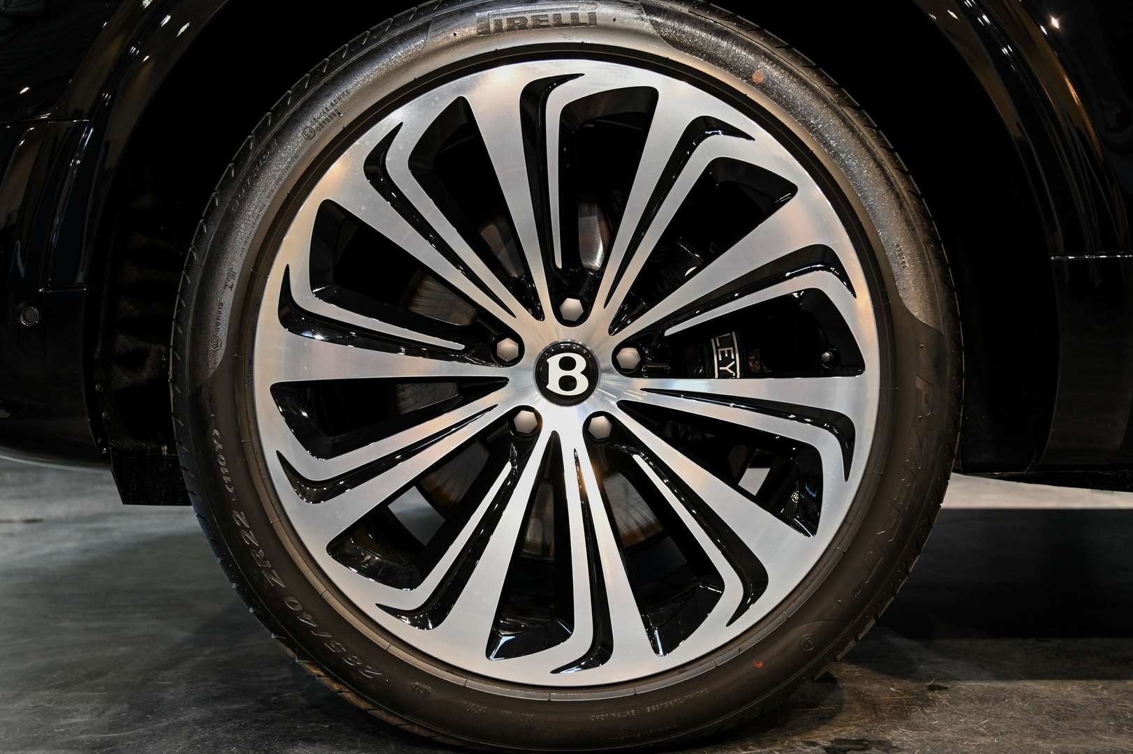 Bentley Bentayga V8 Azure - 2024 - Joinsteer - #43