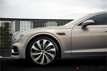 Bentley Flying Spur V8 — photo 7