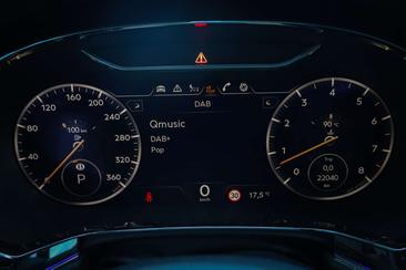 Bentley Continental GTC V8 — photo 15