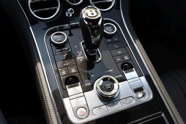 Bentley Continental W12 — photo 10