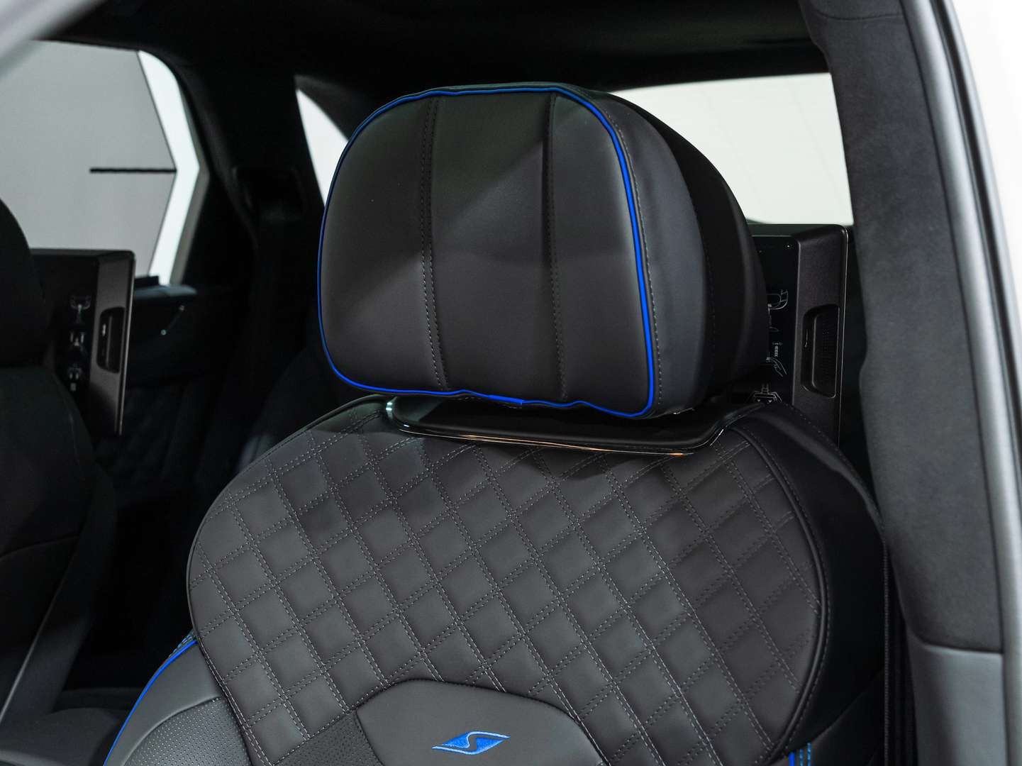 Bentley Bentayga V8 S Black Edition - 2025 - Joinsteer - #11