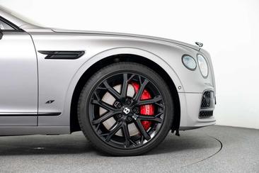 Bentley Flying Spur V8 — photo 4