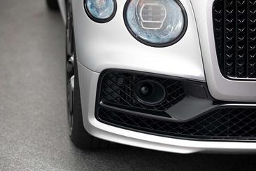 Bentley Flying Spur V8 — photo 8