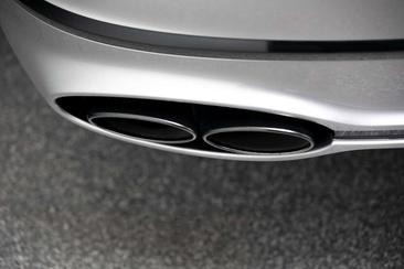 Bentley Flying Spur V8 — photo 13