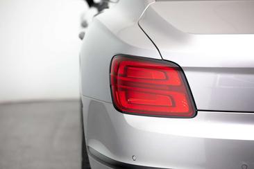 Bentley Flying Spur V8 — photo 14