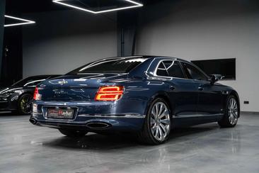 Bentley Flying Spur W12 First Edition Mulliner — photo 10