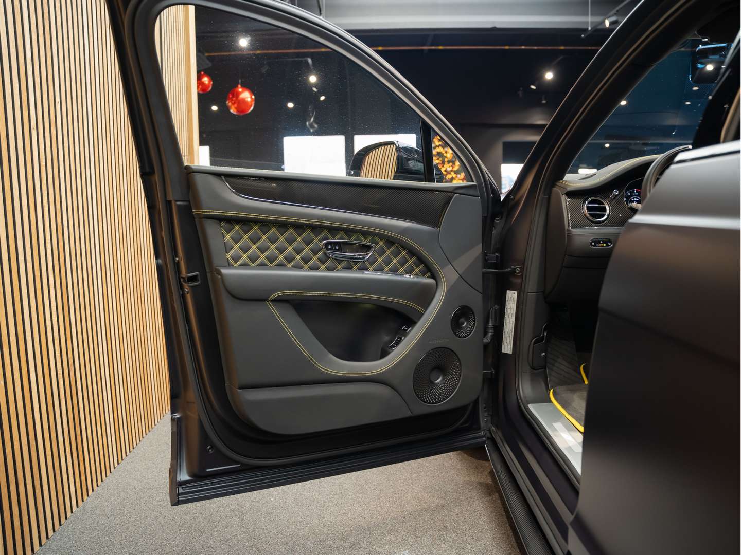 Bentley Bentayga V8 S Satin Black Edition - 2024 - Joinsteer - #4