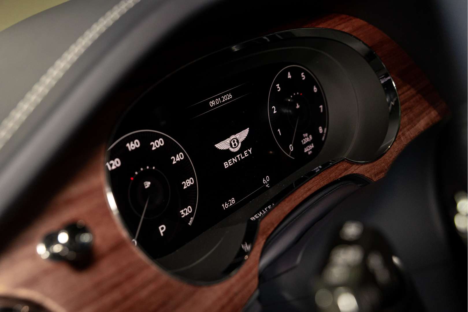 Bentley Bentayga V8 Azure - 2023 - Joinsteer - #11