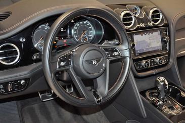 Bentley Bentayga V8 — photo 7