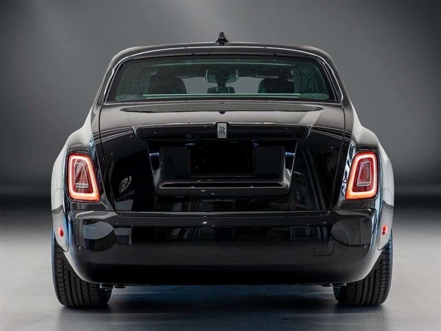 Rolls-Royce Phantom Black Badge - 2025 - Joinsteer - #3