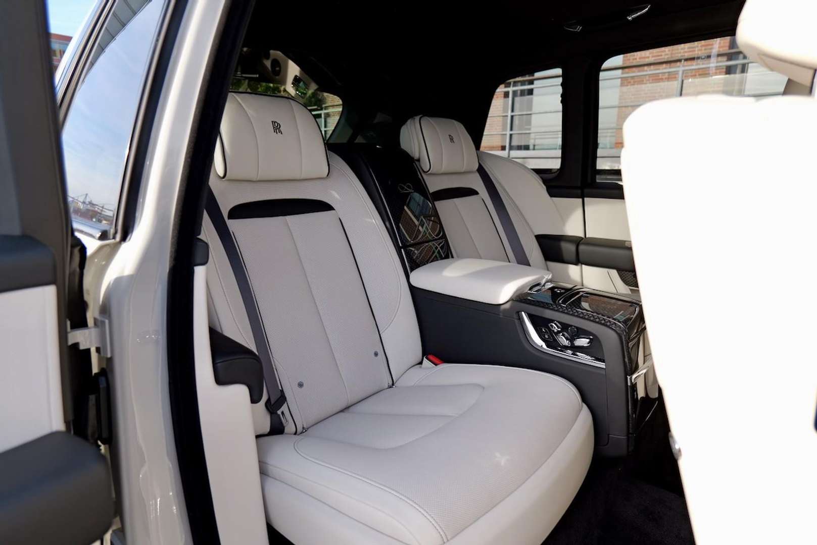 Rolls-Royce Cullinan Black Badge - 2026 - Joinsteer - #10