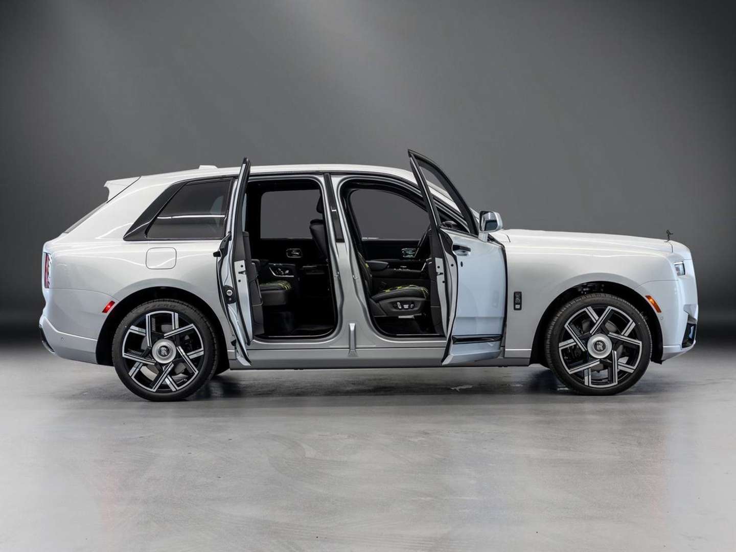 Rolls-Royce Cullinan Black Badge - 2025 - Joinsteer - #5