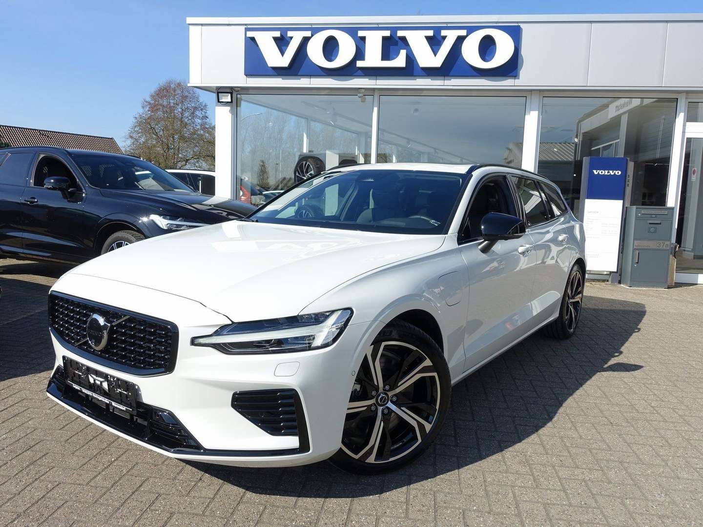 Volvo V60 Plus T6 AWD - 2024 - Joinsteer - #1