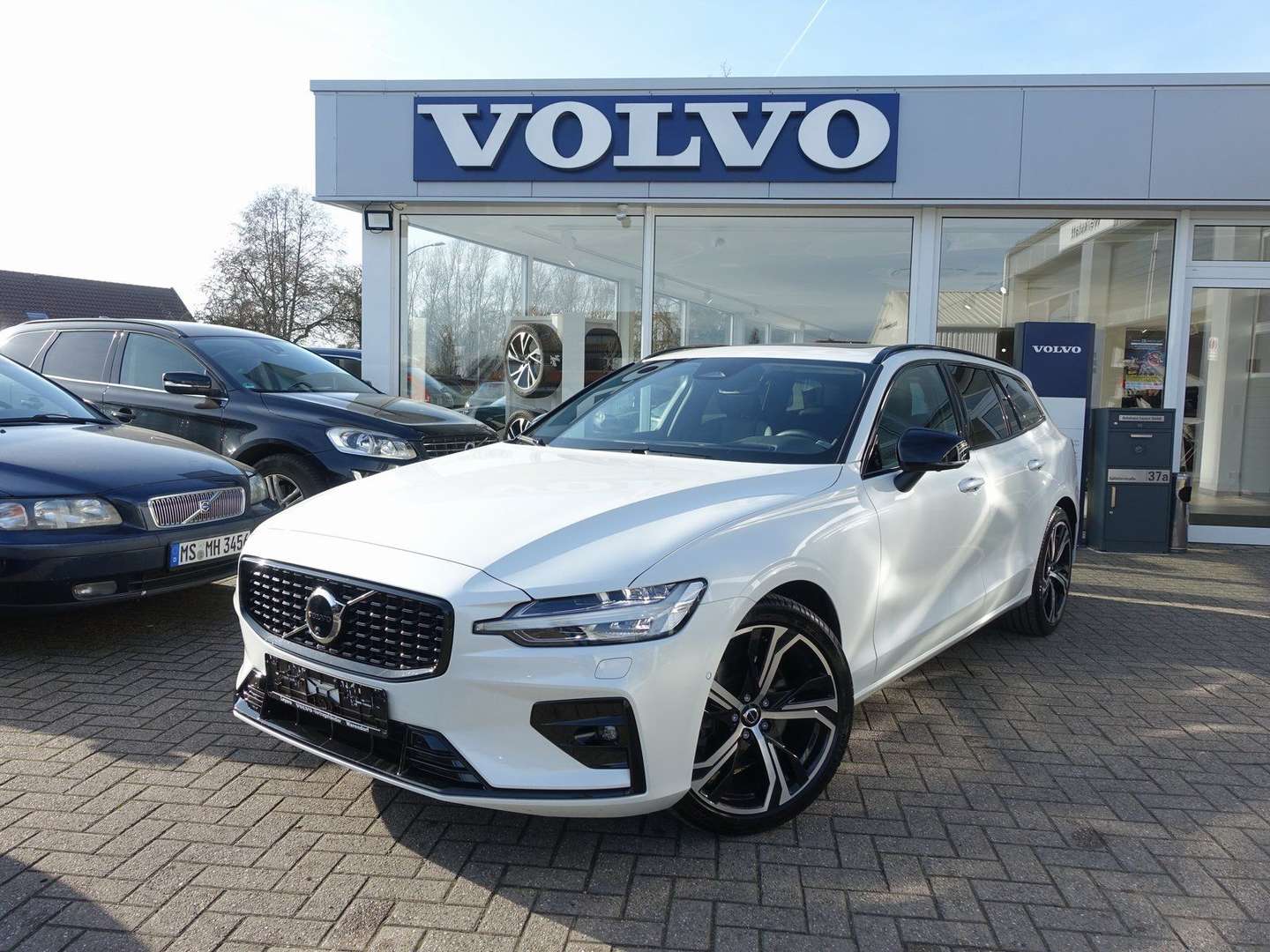 Volvo V60 B4 Dark - 2024 - Joinsteer - #1