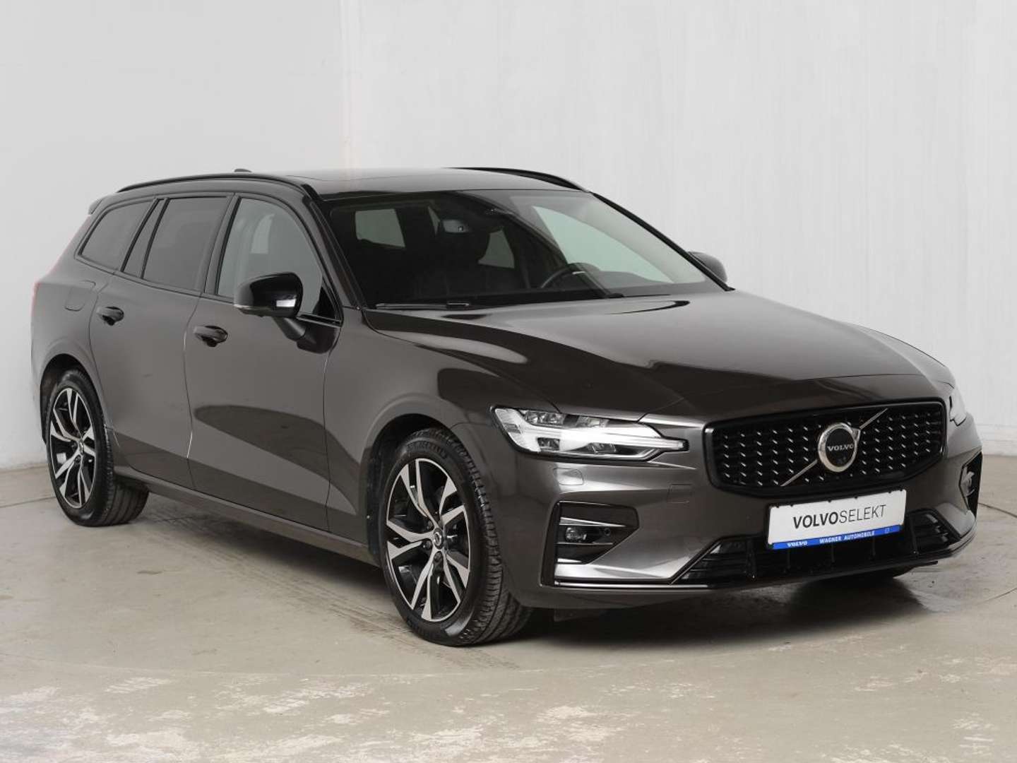 Volvo V60 B4 DKG Plus - 2023 - Joinsteer - #1