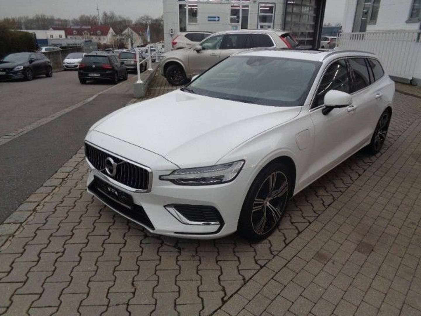 Volvo V60 Inscription T8 Plug-In Hybrid - 2021 - Joinsteer - #1