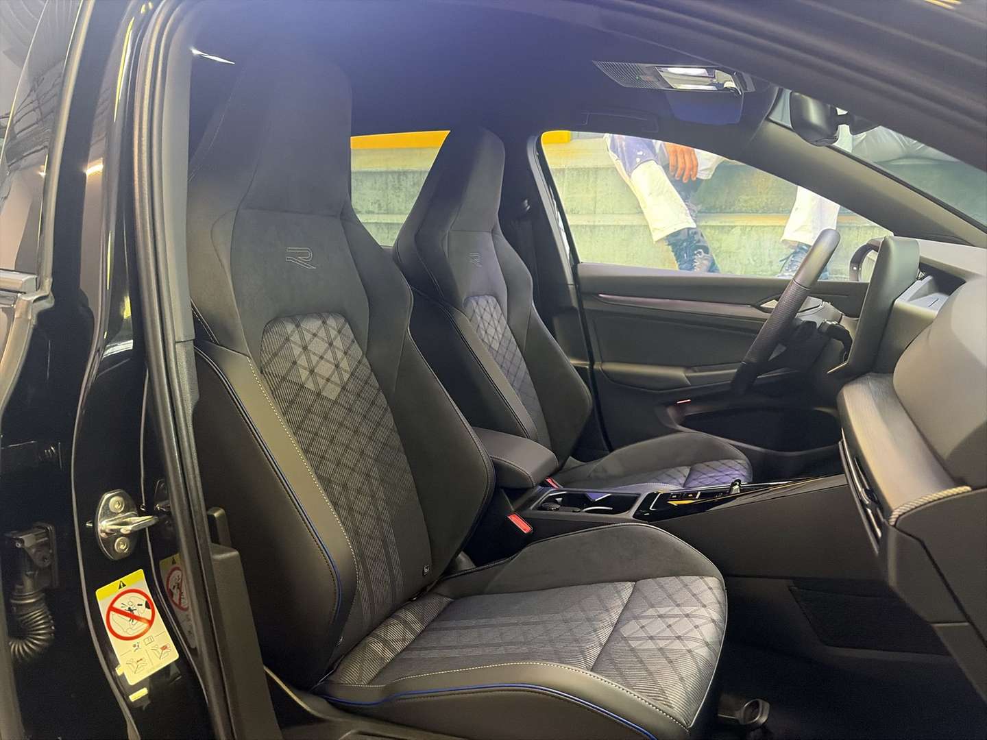 Volkswagen Golf TSI R-Line - 2025 - Joinsteer - #4