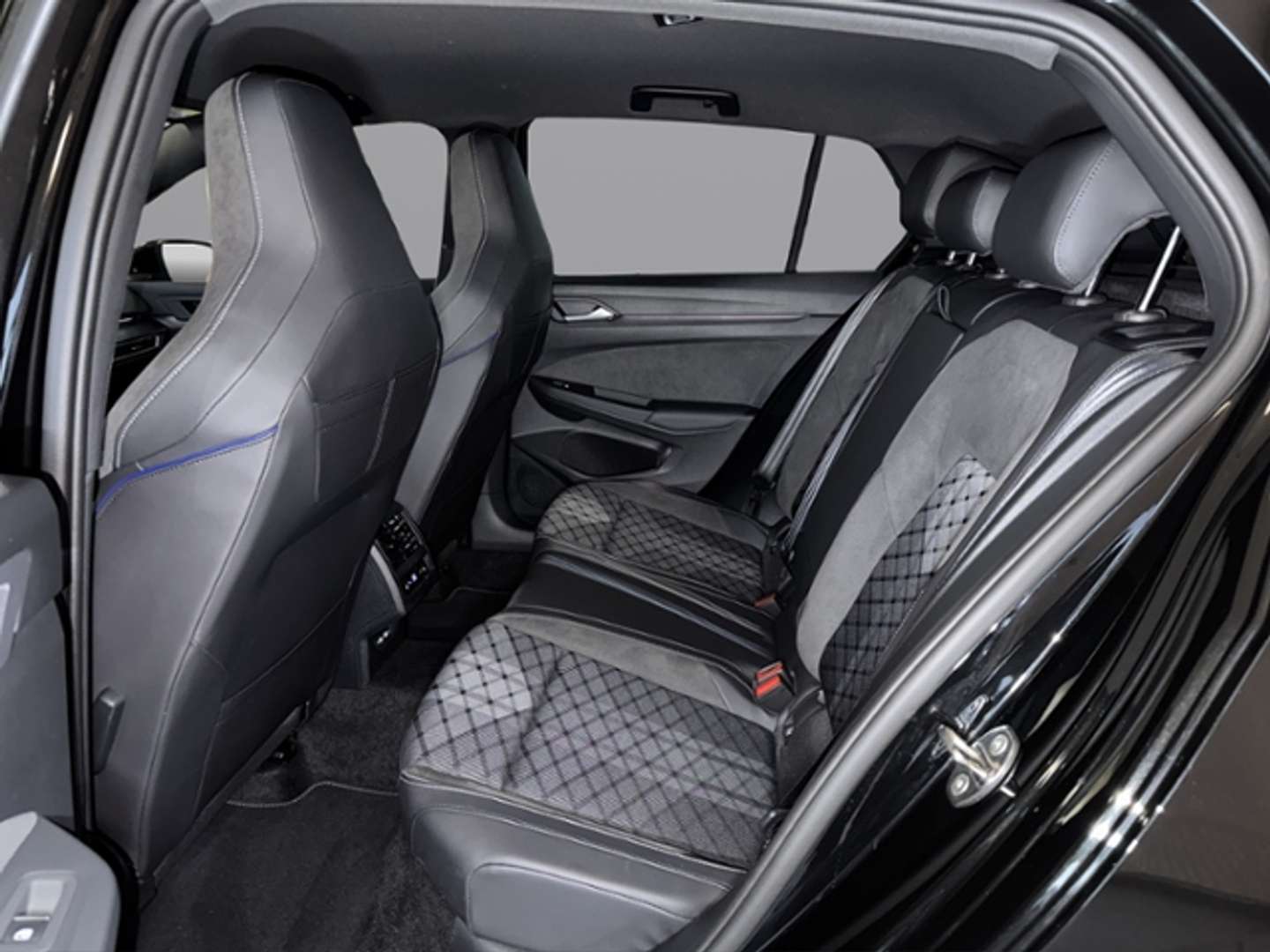 Volkswagen Golf TDI R-Line - 2025 - Joinsteer - #12