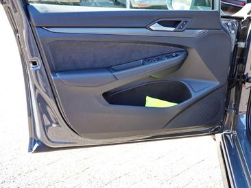 Volkswagen Golf R-Line ETSI — photo 11
