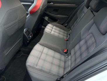 Volkswagen Golf GTI — photo 11