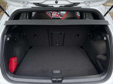 Volkswagen Golf GTI — photo 12
