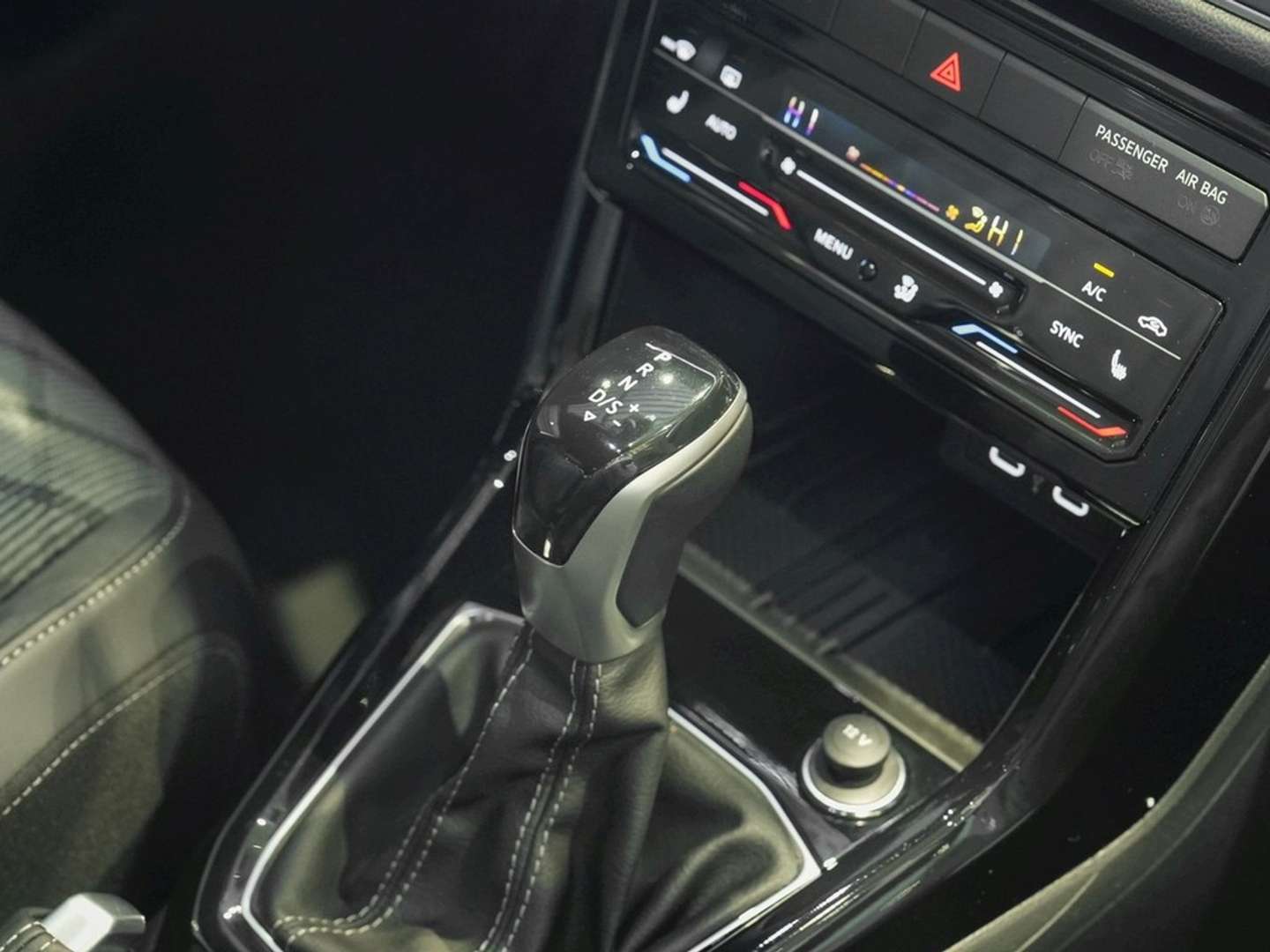 Volkswagen T-CROSS R-Line - 2025 - Joinsteer - #9