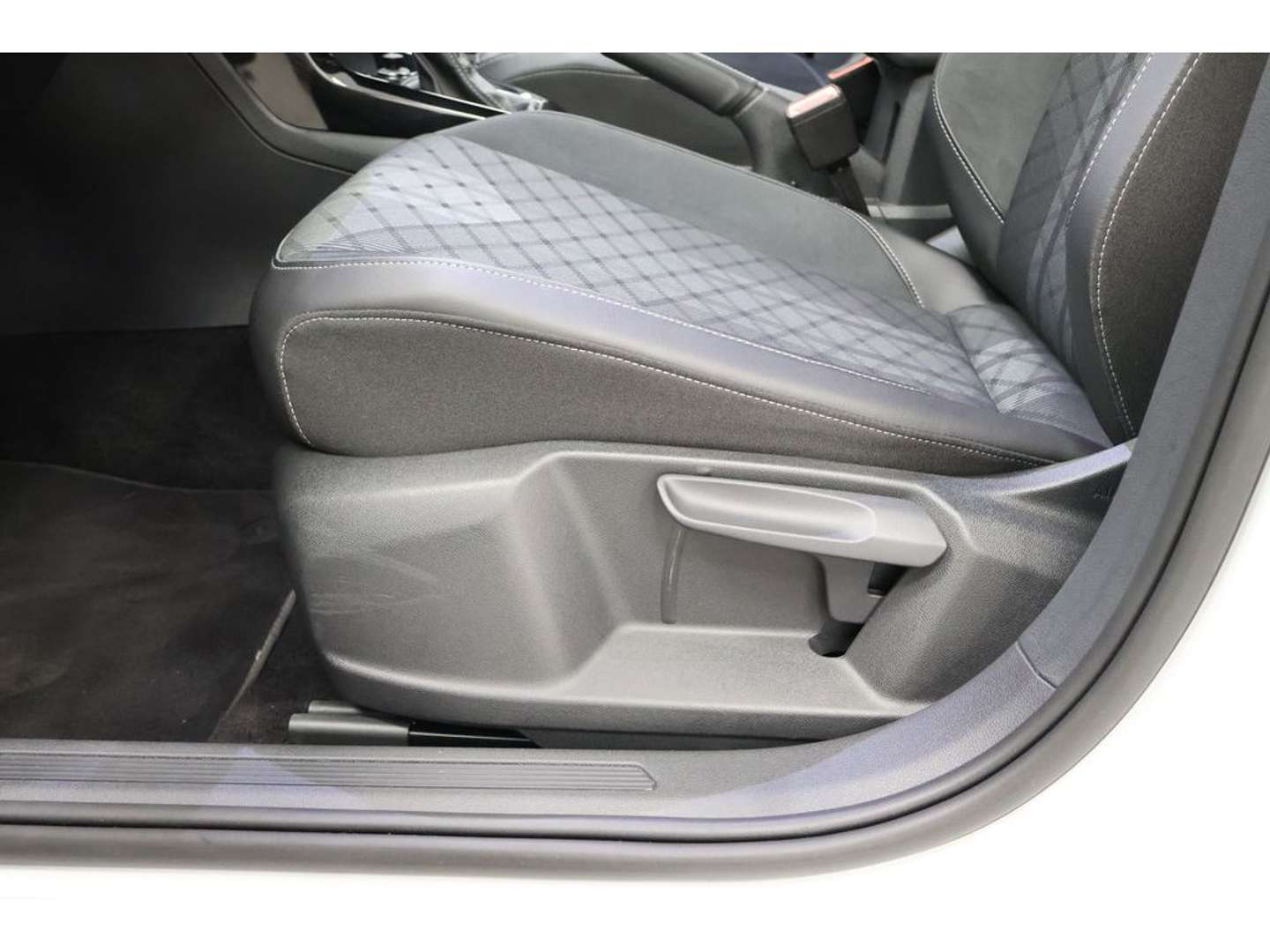 Volkswagen T-CROSS R-Line - 2024 - Joinsteer - #22