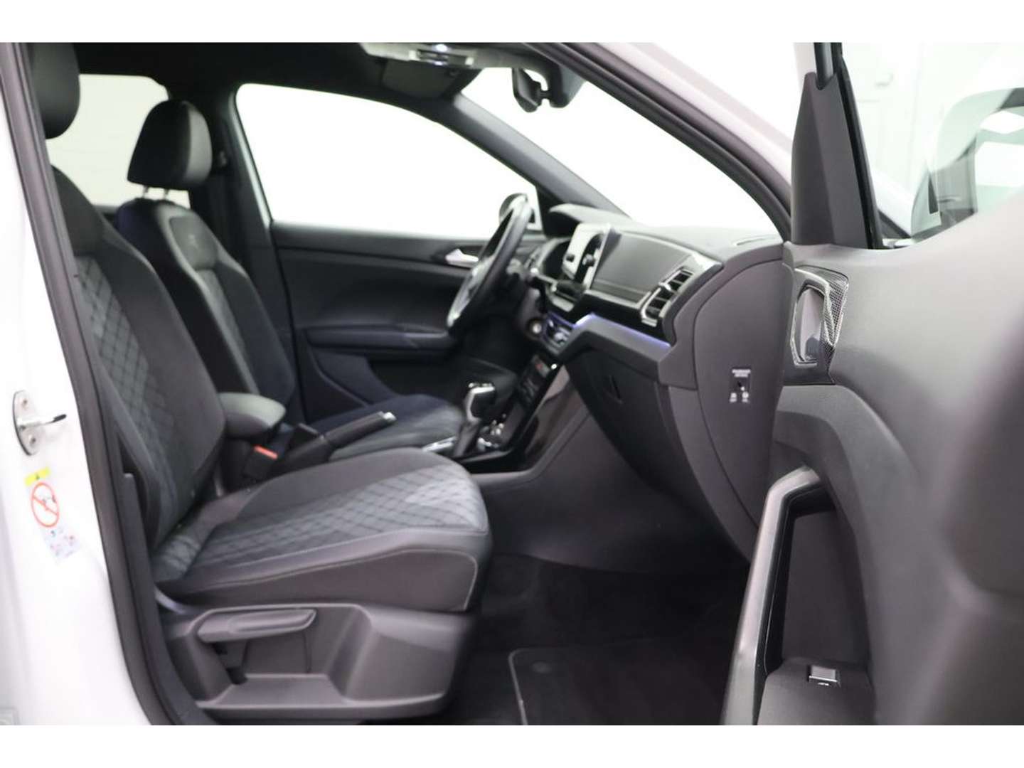 Volkswagen T-CROSS R-Line - 2024 - Joinsteer - #25