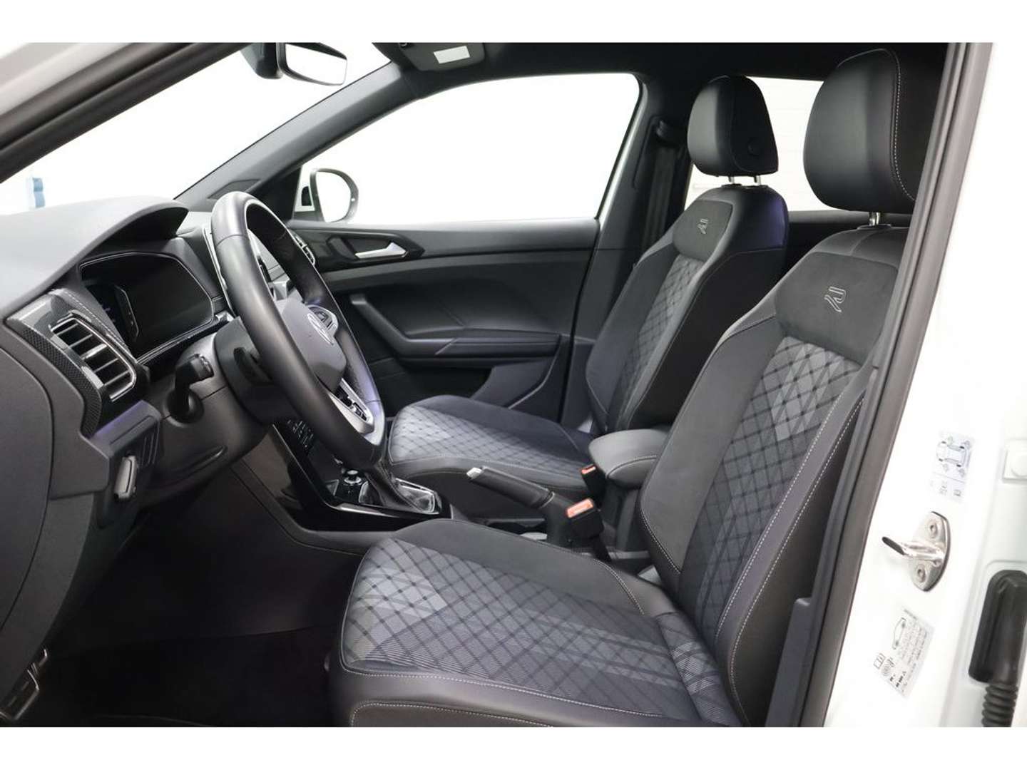 Volkswagen T-CROSS R-Line - 2024 - Joinsteer - #26