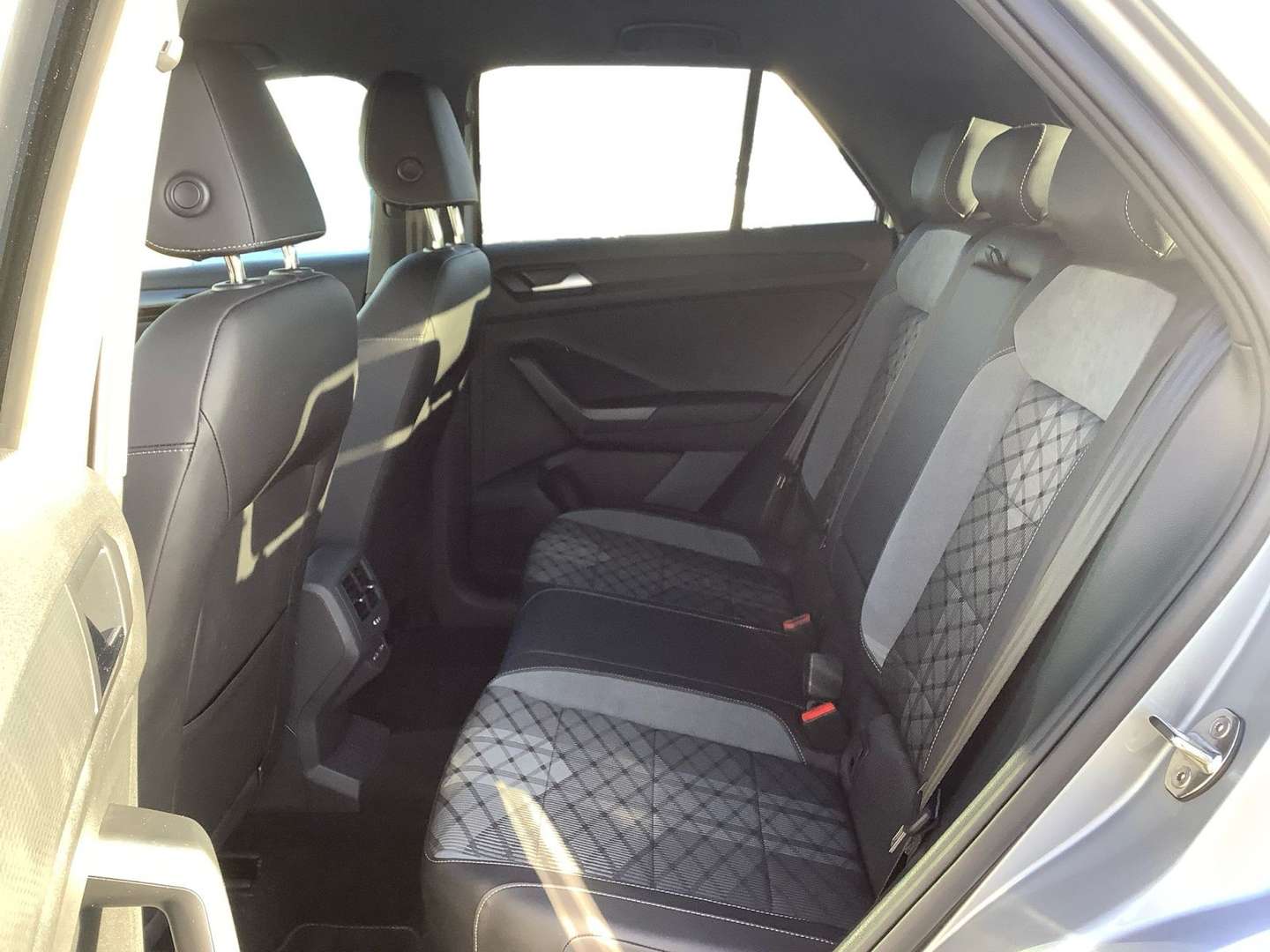 Volkswagen T-Roc R-Line - 2025 - Joinsteer - #8