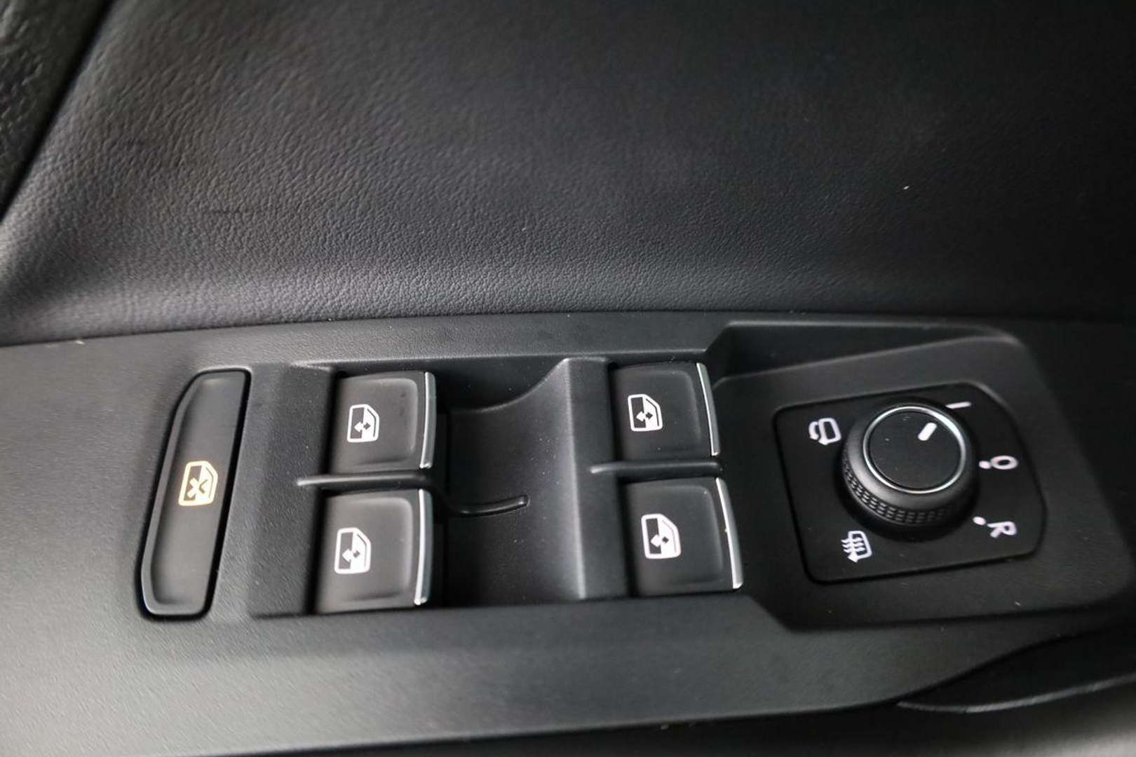 Volkswagen T-CROSS R-Line - 2025 - Joinsteer - #9