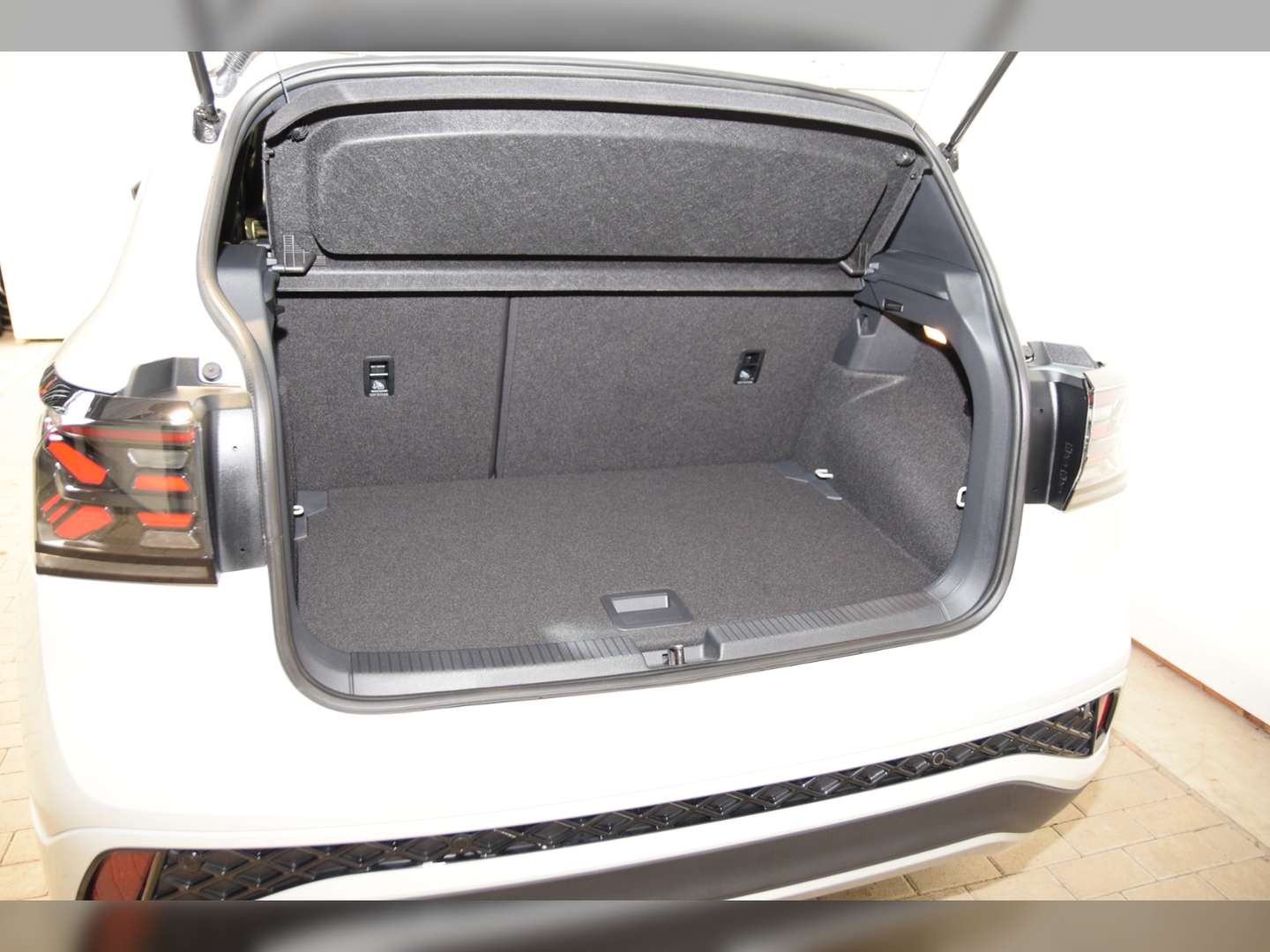 Volkswagen T-CROSS R-Line - 2025 - Joinsteer - #8