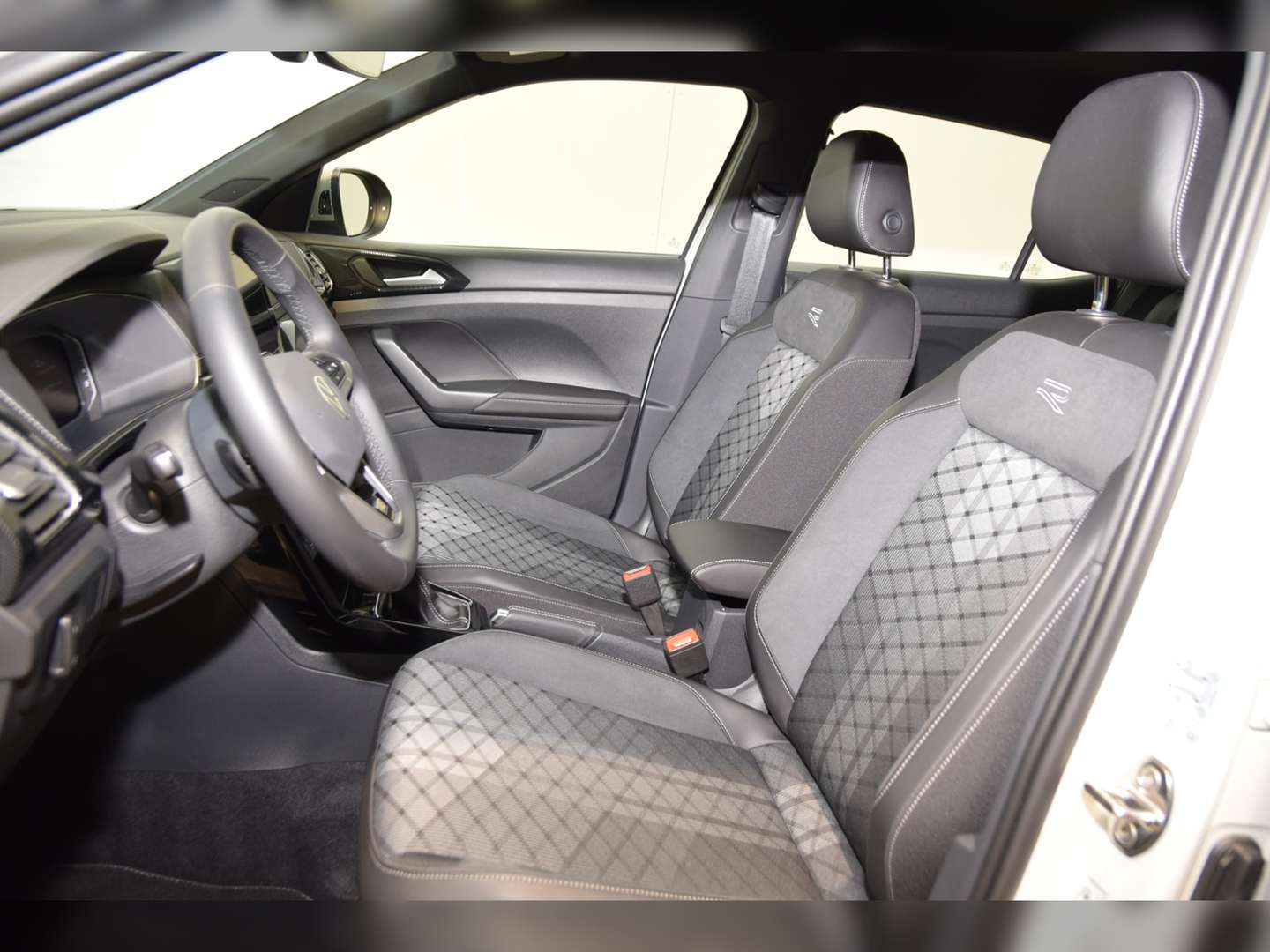 Volkswagen T-CROSS R-Line - 2025 - Joinsteer - #10