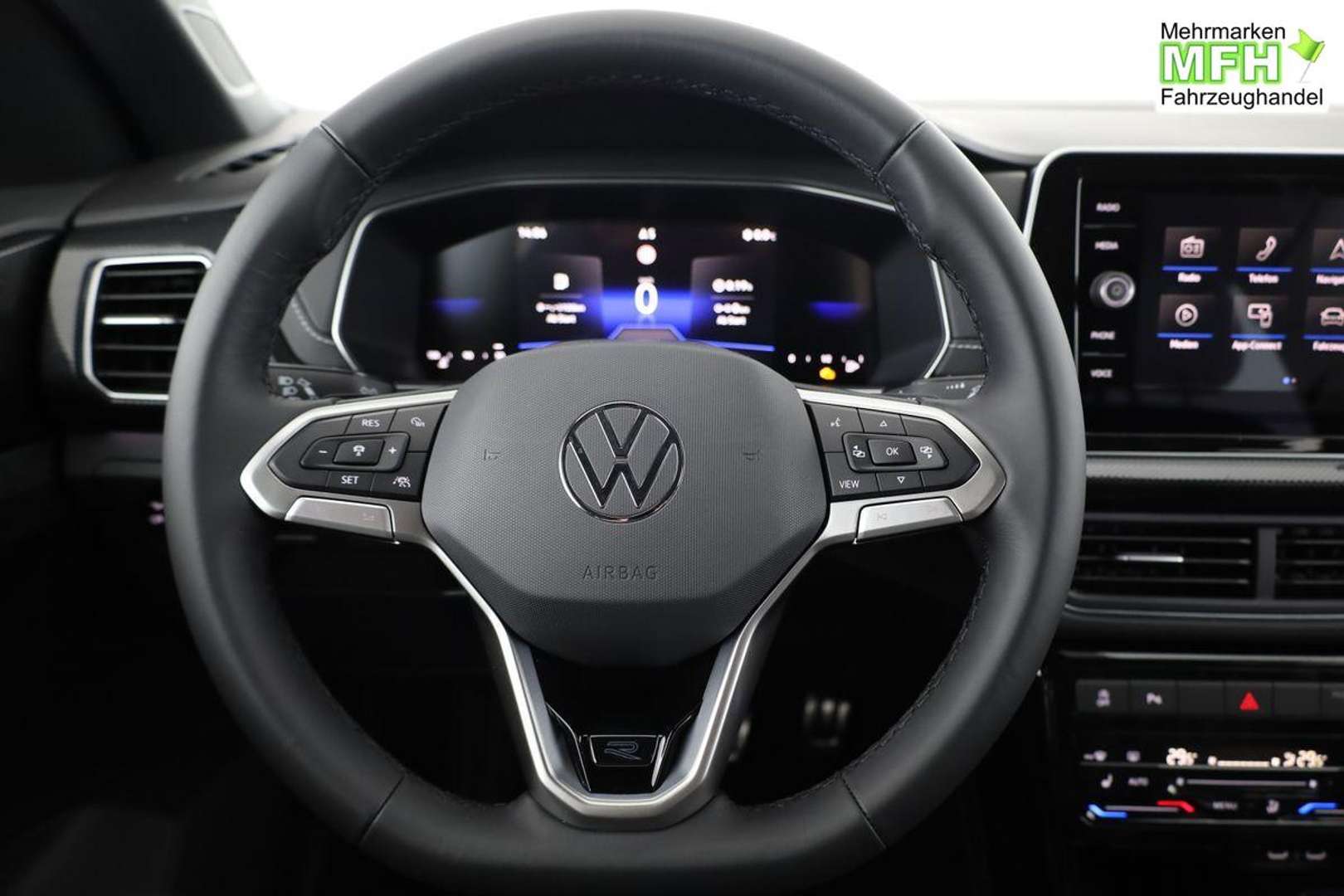 Volkswagen T-CROSS R-Line - 2025 - Joinsteer - #4