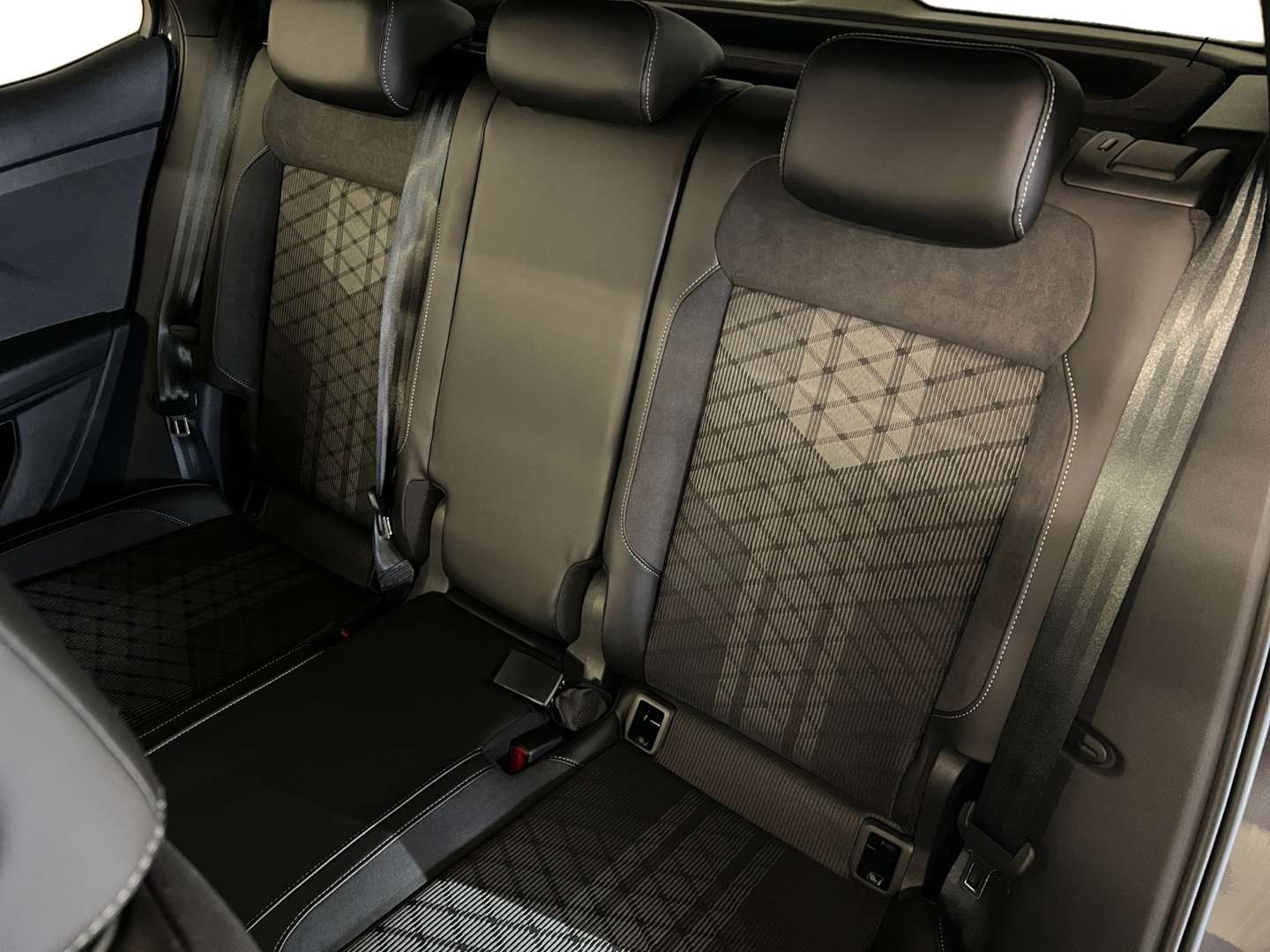 Volkswagen T-CROSS R-Line - 2025 - Joinsteer - #8