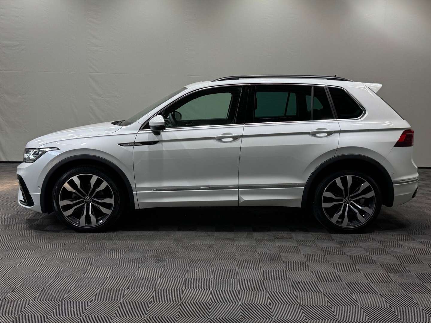 Volkswagen TIGUAN TDI 4Motion R-Line - 2020 - Joinsteer - #2
