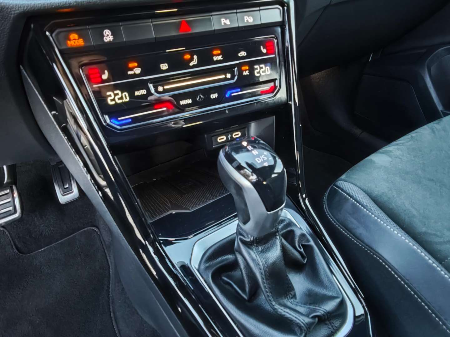 Volkswagen T-Roc R-Line - 2025 - Joinsteer - #7