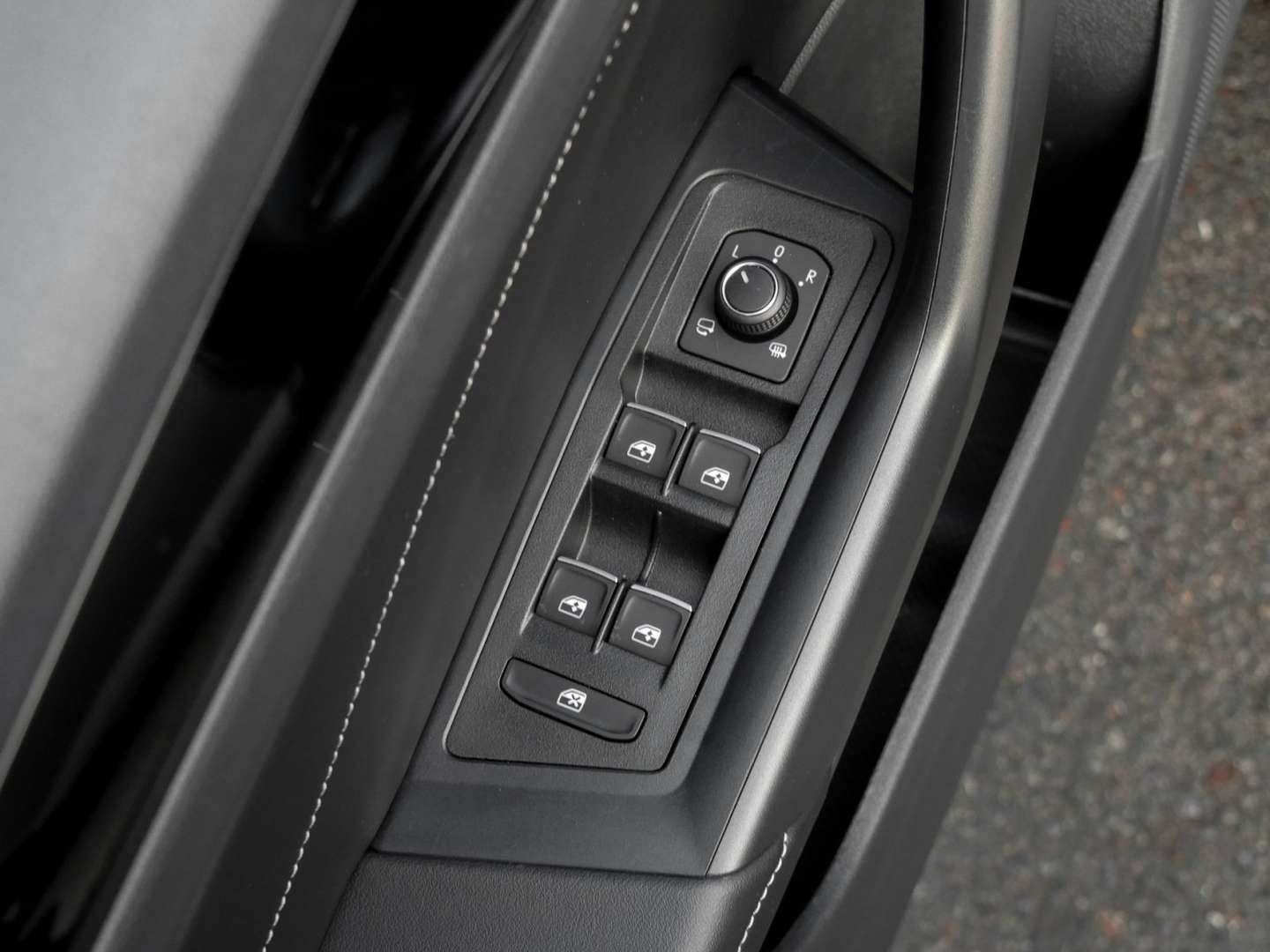 Volkswagen T-Roc R-Line - 2025 - Joinsteer - #11